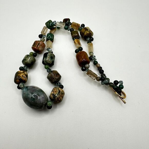 16” Agate stone and crystal accent beaded necklace! - Picture 3 of 11